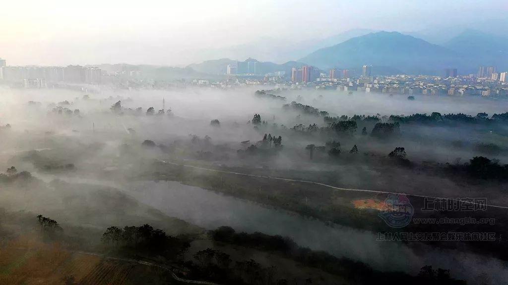 紧闭的闸门